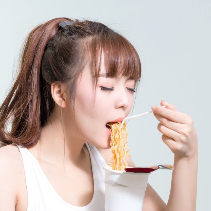 【健康】スープを飲まなければ「毎日カップラーメン」生活でも問題ないでしょうか？ お金がないので、なるべくカップラーメンで節約したいです…。